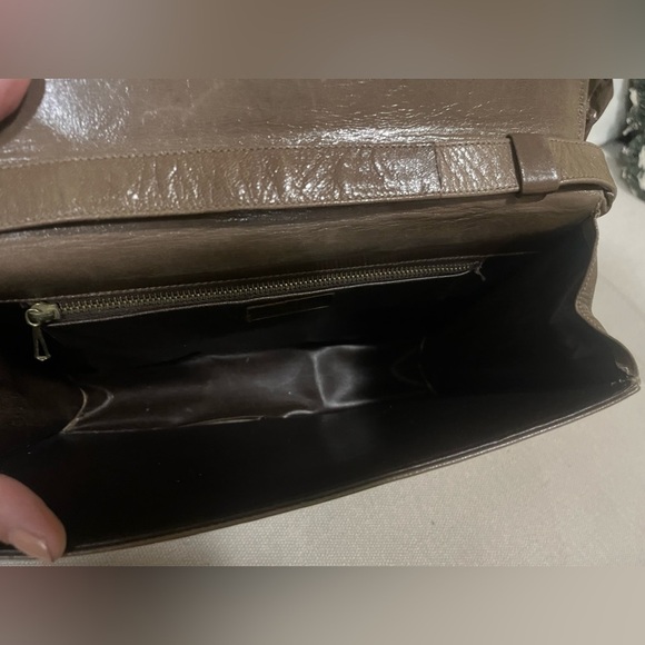 MARIO VALENTINO Made in Italy Vintage Taupe Leather Ruffle Purse - Picture 8 of 11